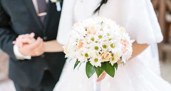 γάμους και βαφτίσεις