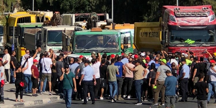 Οι τουρκοκυπριακές συντεχνίες διαμαρτύρονται για την ενοποίηση των «δήμων» στα κατεχόμενα