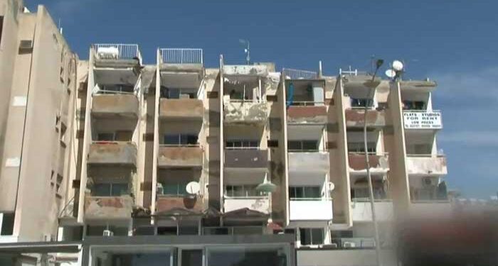 Κτίρια υπό κατάρρευση στη Γερμασόγεια