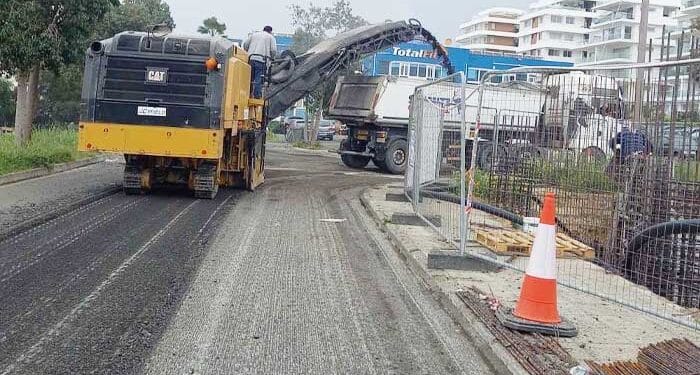 Προχωρούν οι εργασίες συντήρησης δρόμων στην Λάρνακα