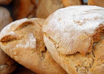 Σκέψεις Κυβέρνησης για μείωση ΦΠΑ σε είδη πρώτης ανάγκης