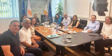 Συνάντηση Υπουργού Γεωργίας με Δήμαρχο Λάρνακας για το Κέντρο Περιβαλλοντικής Ενημέρωσης στις Αλυκές Λάρνακας
