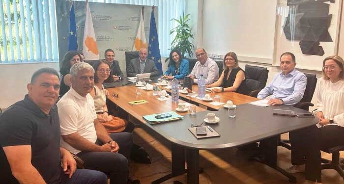 Συνάντηση Υπουργού Γεωργίας με Δήμαρχο Λάρνακας για το Κέντρο Περιβαλλοντικής Ενημέρωσης στις Αλυκές Λάρνακας