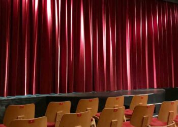 θεατρικές παραστάσεις