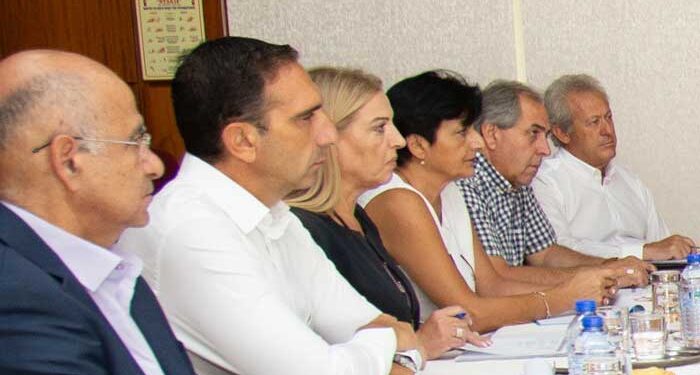Σύσκεψη Προέδρων Κοινοτικών Συμβουλίων της επαρχίας Πάφου με ΥΠΕΣ