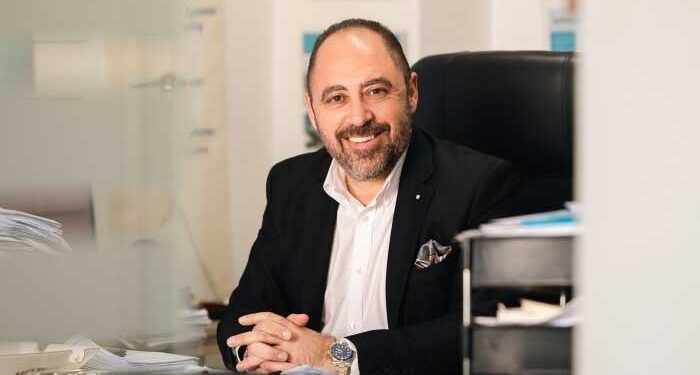 Γιώργος Νικολέττος