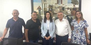 Για κυματοθραύστες στο παραλιακό μέτωπο συζήτησαν Δήμαρχος Π.Χρυσοχούς-Υπ.Γεωργίας