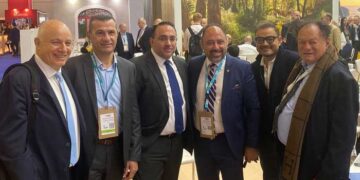 Επαφές Δημάρχου Παραλιμνίου - Δερύνειας στη Διεθνή Έκθεση Τουρισμού στο Λονδίνο