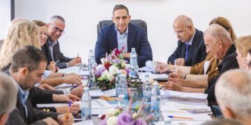 Ψάχνουν λύσεις για τους αγροτικούς δρόμους στο ΥΠΕΣ