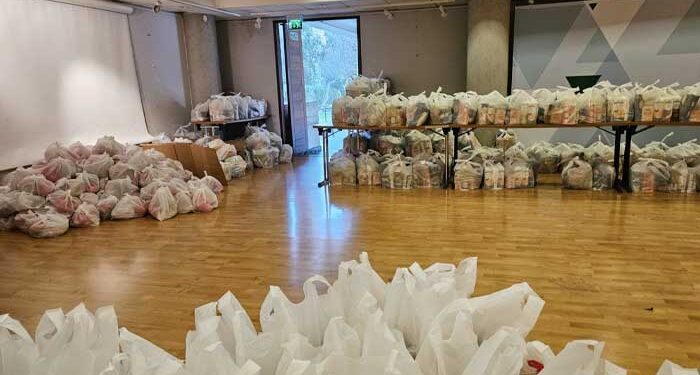 Παραδόθηκαν 220 πακέτα αγάπης σε οικογένειες του Δήμου Στροβόλου