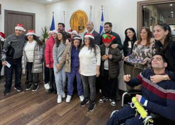 «Πλημμύρισε» με το πνεύμα των Χριστουγέννων το Δημαρχείο Λάρνακας