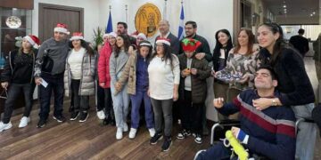 «Πλημμύρισε» με το πνεύμα των Χριστουγέννων το Δημαρχείο Λάρνακας