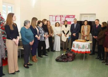 Η κυρία Φωτεινή Παπαδοπούλου έκοψε τη βασιλόπιτα στο Πολυδύναμο Δημοτικό Κέντρο Λευκωσίας