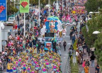 Χιλιάδες παιδιά συμμετείχαν στην παιδική καρναβαλίστικη παρέλαση της Λεμεσού