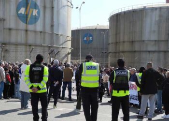 Διαμαρτυρία κατοίκων περιοχής Ορμήδειας στον σταθμό της ΑΗΚ στη Δεκέλεια