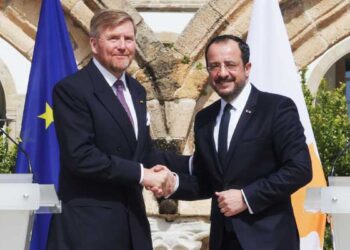 Ενίσχυση διμερών σχέσεων στην ατζέντα των συζητήσεων ΠτΔ-Βασιλιά Ολλανδίας