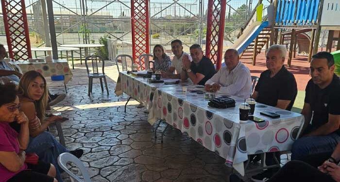 Ο Δήμαρχος Πολεμιδιών, Ανδρέας Θεοδώρου, με μέλη του Δημοτικού Συμβουλίου, πραγματοποίησε συνάντηση με δημότες του διαμερίσματος Πάνω Πολεμιδιών