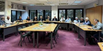 O Πρόεδρος του Επαρχιακού Οργανισμού Αυτοδιοίκησης Λεμεσού κ. Γιάννης Τσουλόφτας μαζί με τα μέλη του Διοικητικού Συμβουλίου