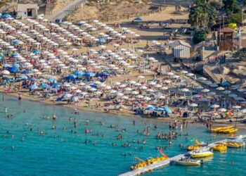 Το αδιαχώρητο στον Δήμο Παραλιμνίου - Δερύνειας – Χιλιάδες επισκέπτες το Σαββατοκύριακο