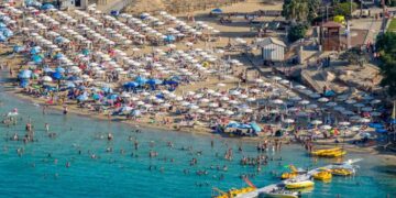 Το αδιαχώρητο στον Δήμο Παραλιμνίου - Δερύνειας – Χιλιάδες επισκέπτες το Σαββατοκύριακο